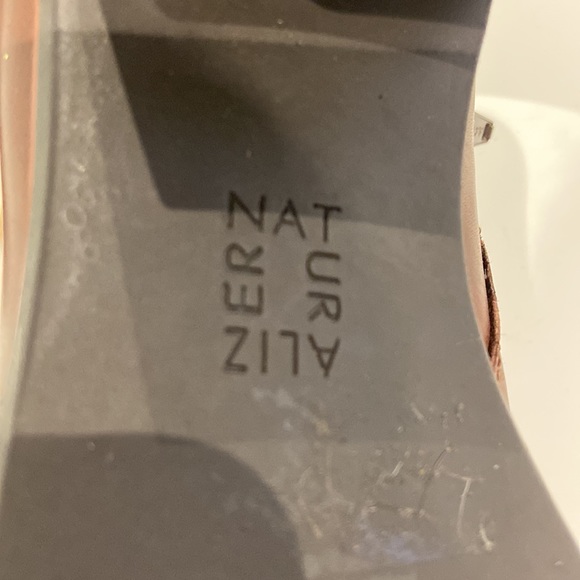 NWOB Naturalizer Callie Chocolate Brown Leather Bootie. Size 8M. - Picture 10 of 10